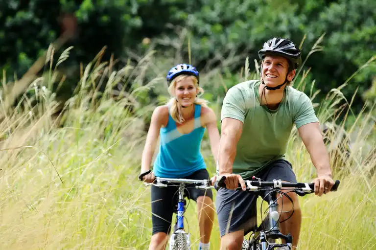자전거를 탈 때 목 통증을 예방하는 방법