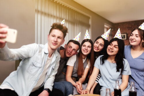 십 대 자녀의 생일 파티를 준비하는 팁 10가지