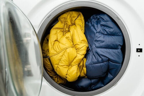 오리털 점퍼 같은 아우터 세탁할 때 피해야 할 실수 5가지