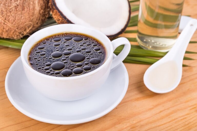 체중 증가를 예방하는 코코넛 오일 커피